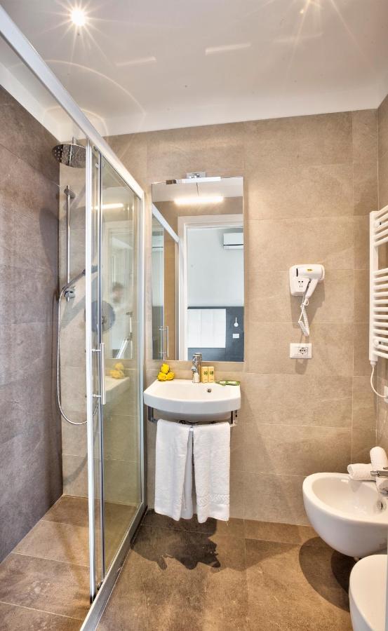 Clara Hotel